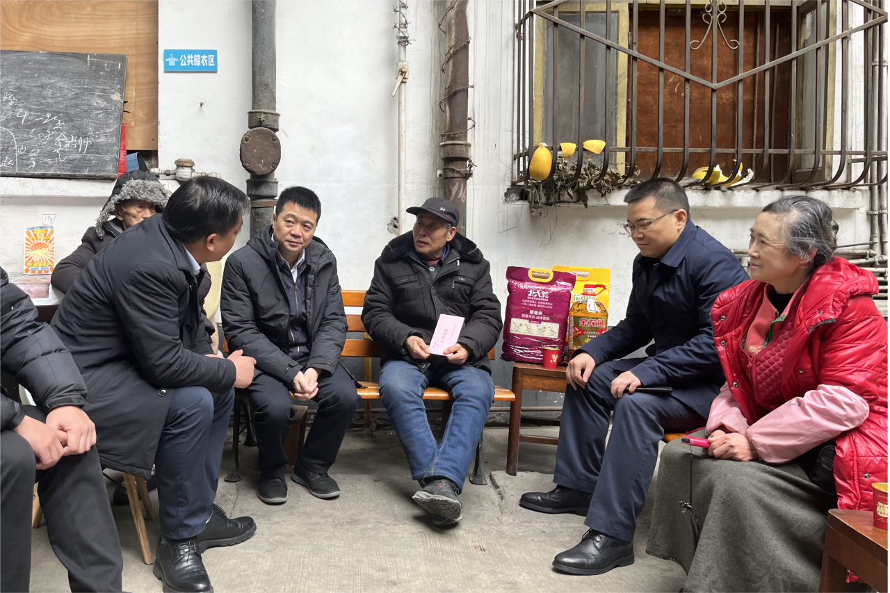 省尊龙集团领导班子成员走访慰问生活困难党员、老党员、老干部